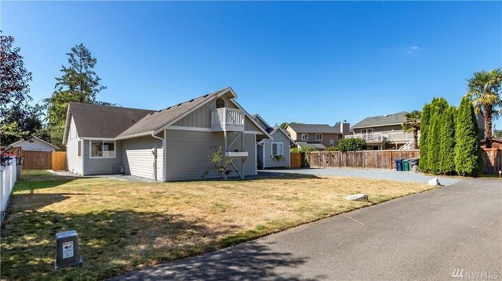 Property Photo: 386 4th Avenue SE WA 98047