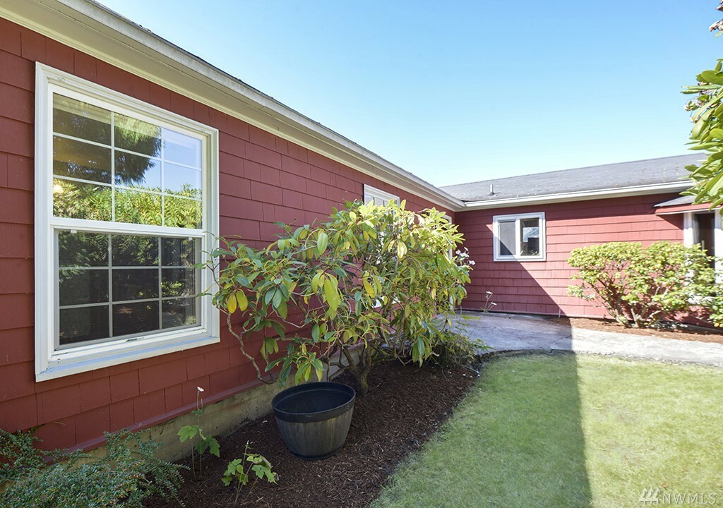 Property Photo: 15911 23rd Ave SW WA 98166