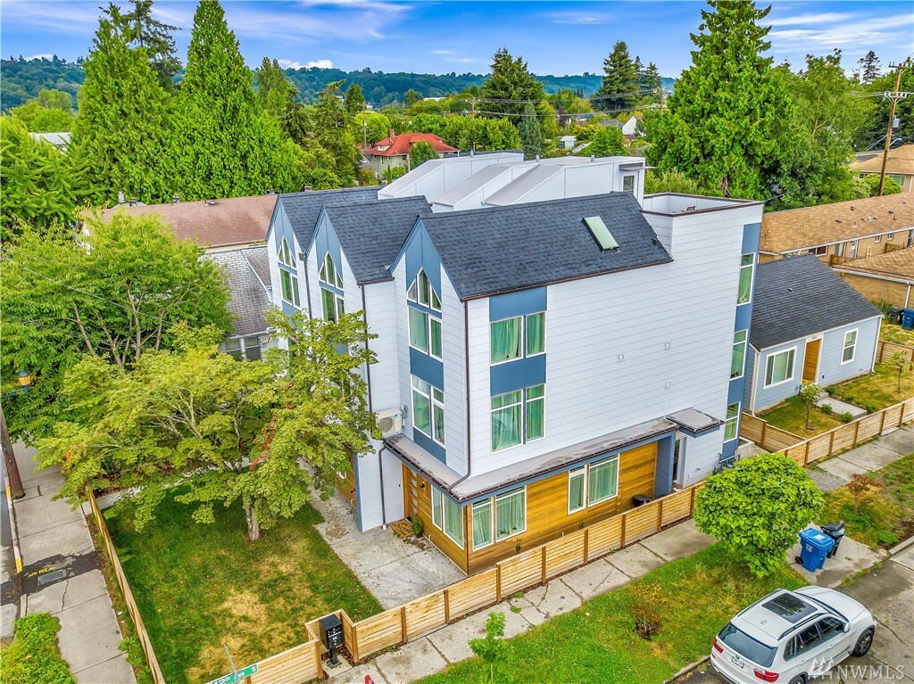 Property Photo:  1058 S Cloverdale St B  WA 98108 