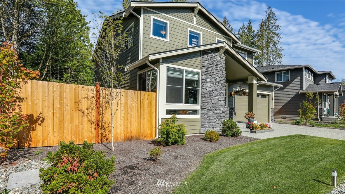 Property Photo:  1112 75th Place SE  WA 98258 