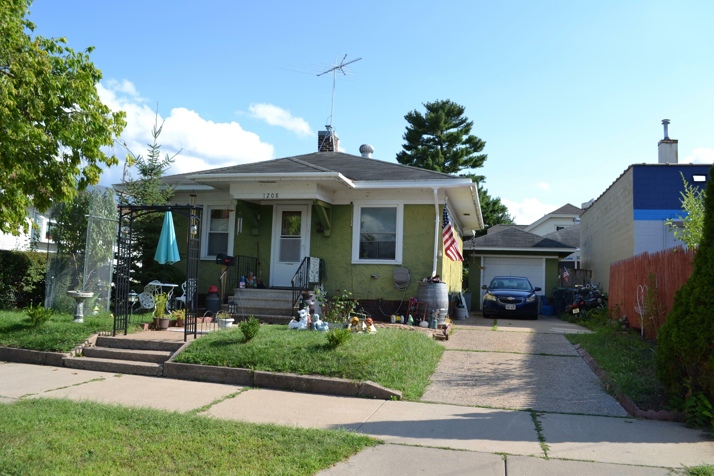 Property Photo:  1208 Moore St  WI 54603 