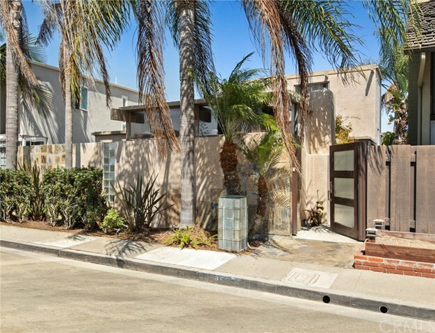 Property Photo: 452 Prospect Street CA 92663