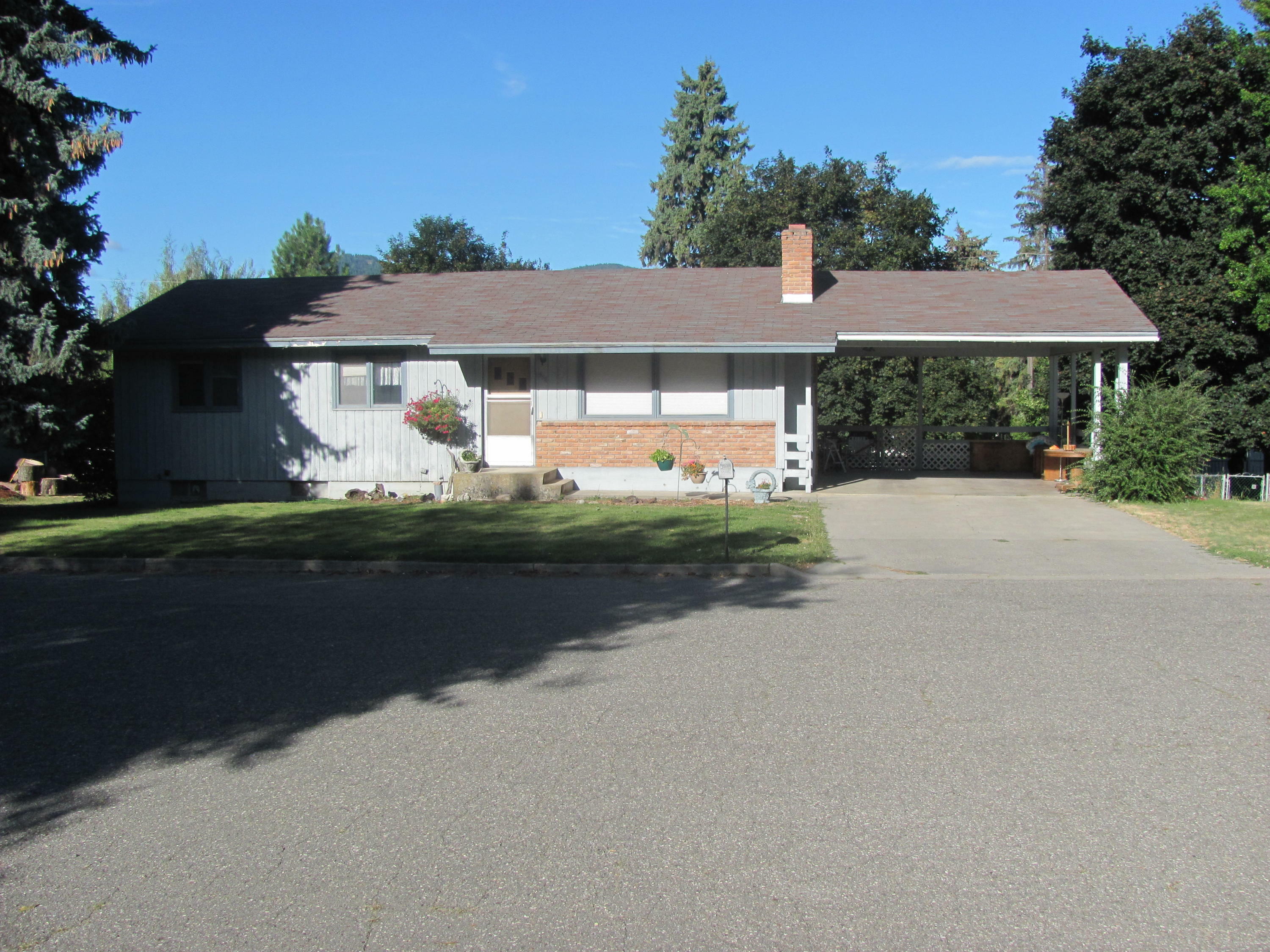 Property Photo:  950 S Chester St  WA 99114 