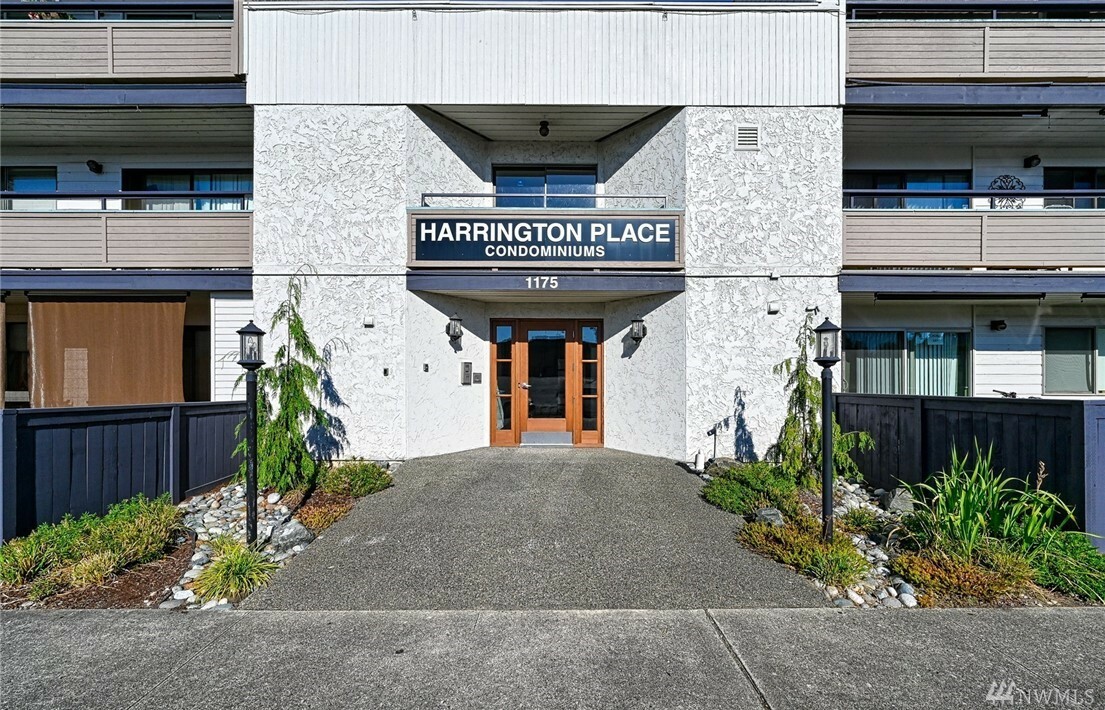 Property Photo:  1175 Harrington Place NE 305  WA 98056 