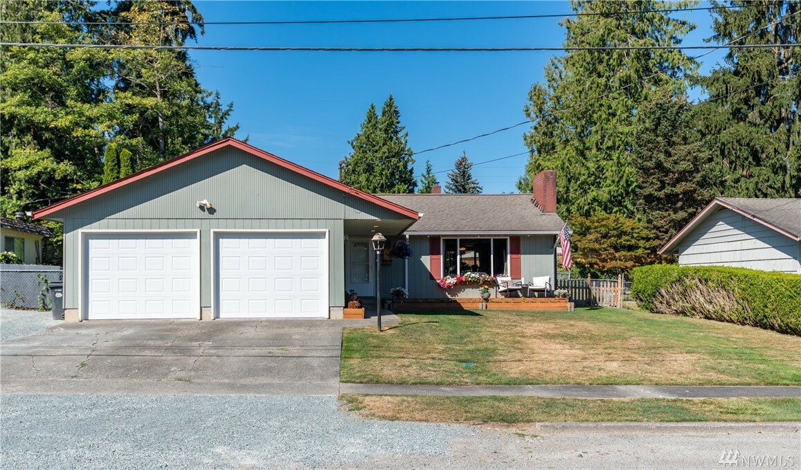 Property Photo:  601 Mountain View Dr  WA 98273 