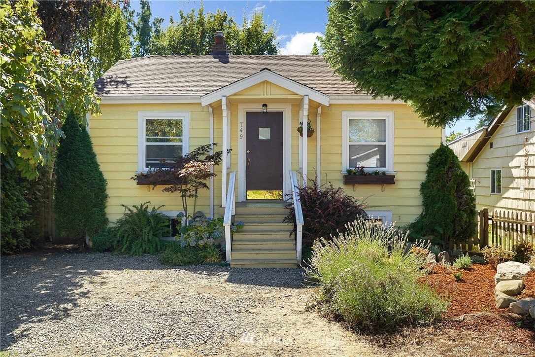 Property Photo: 749 N 102nd Street WA 98133