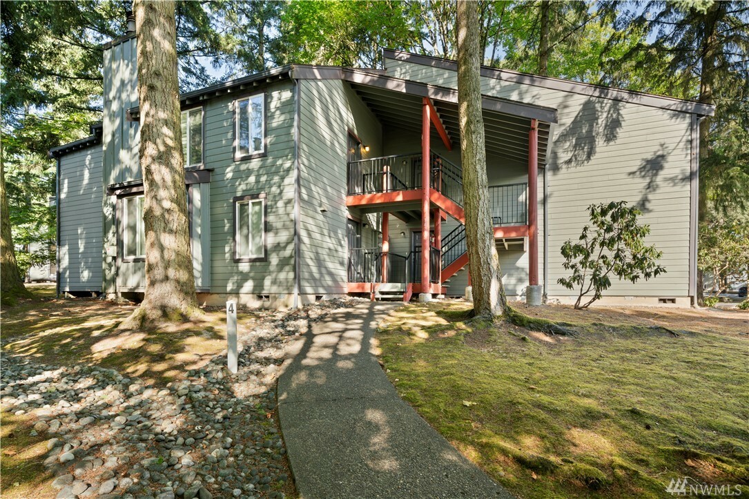 Property Photo: 14715 NE 31st St B4 WA 98007