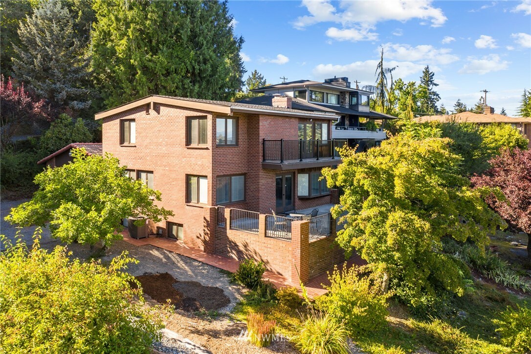 Property Photo: 14351 40th Avenue NE WA 98125