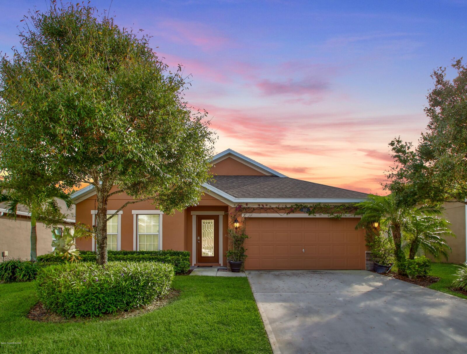 Property Photo: 107 Carlisle Way FL 32958