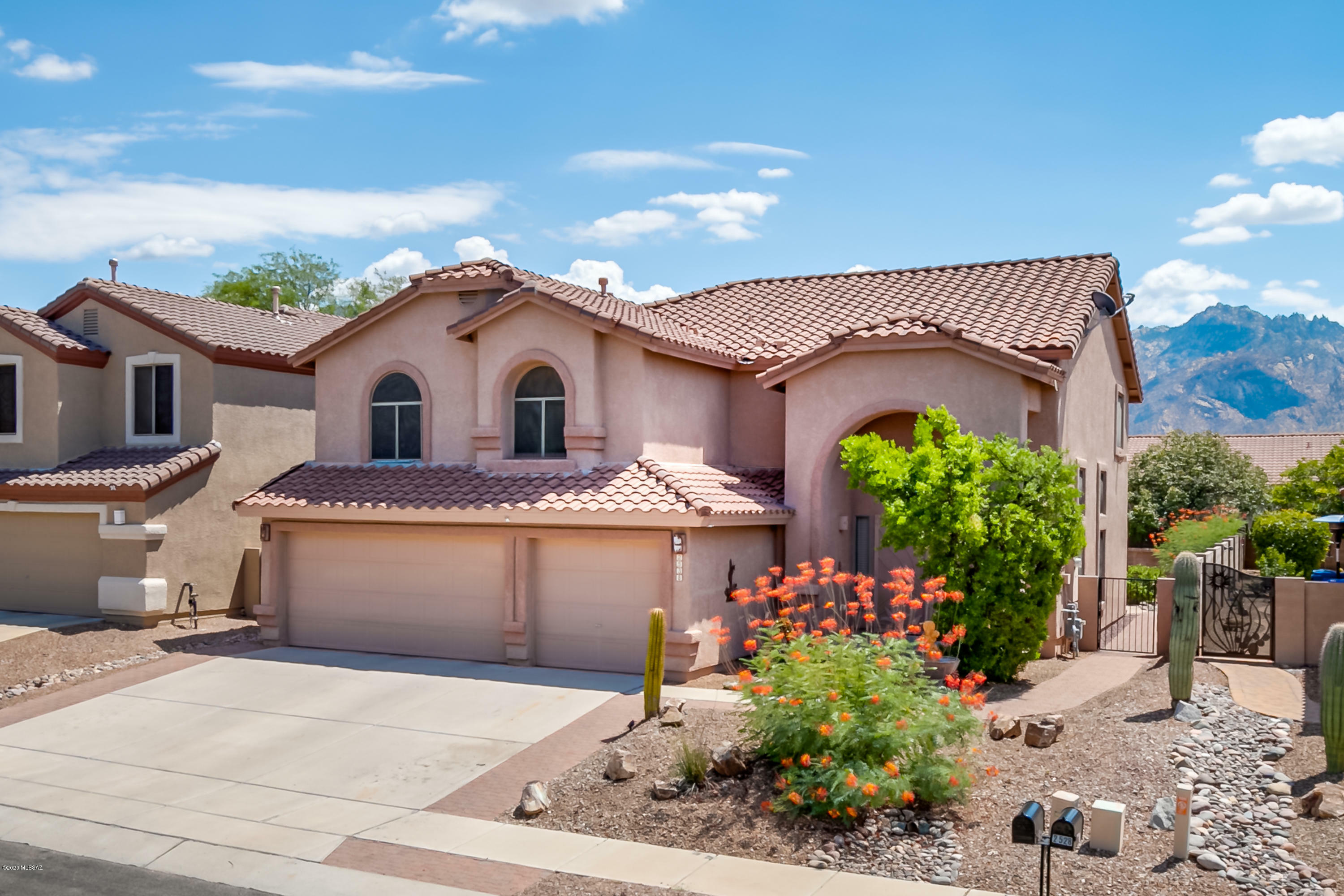 Property Photo:  2538 E Big View Drive  AZ 85755 