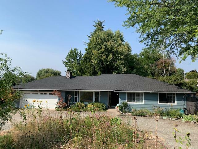 Property Photo: 2125 Spring Street OR 97504