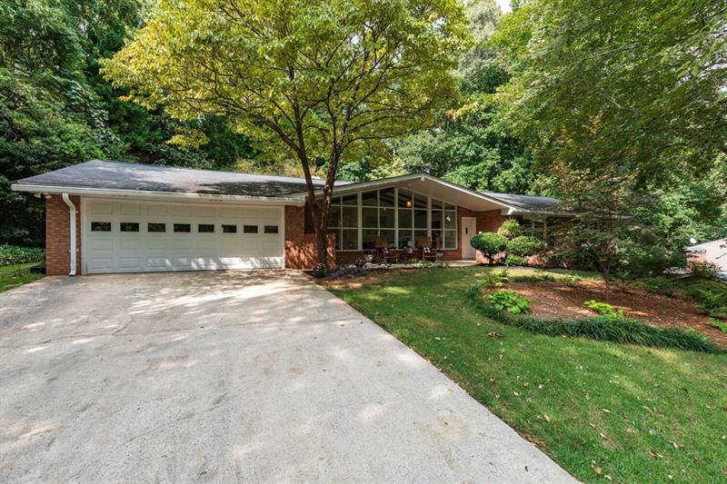 Property Photo: 665 Lake Charles Way GA 30075