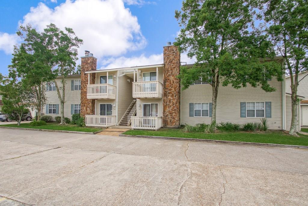 Property Photo: 726 Village Road H LA 70065