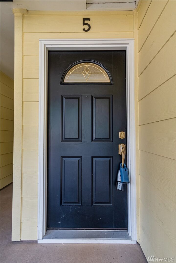 Property Photo:  14602 NE 51st Place D5  WA 98007 