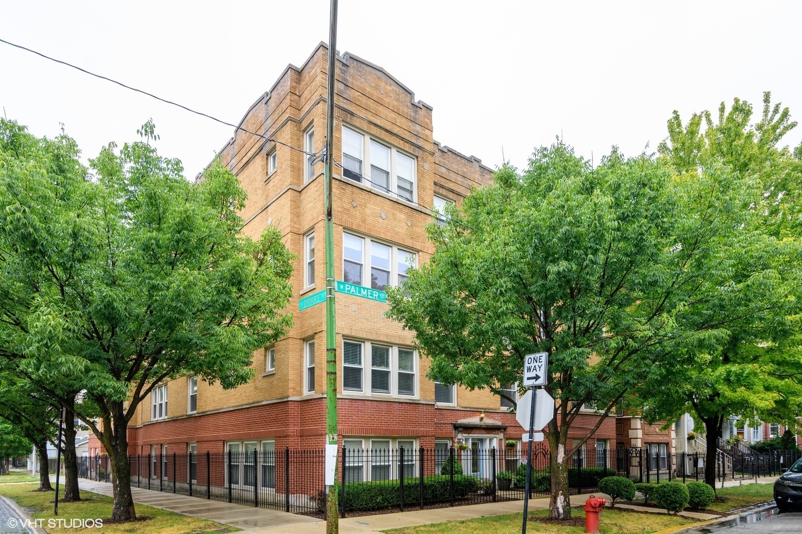 Property Photo:  3534 West Palmer Street 2  IL 60647 