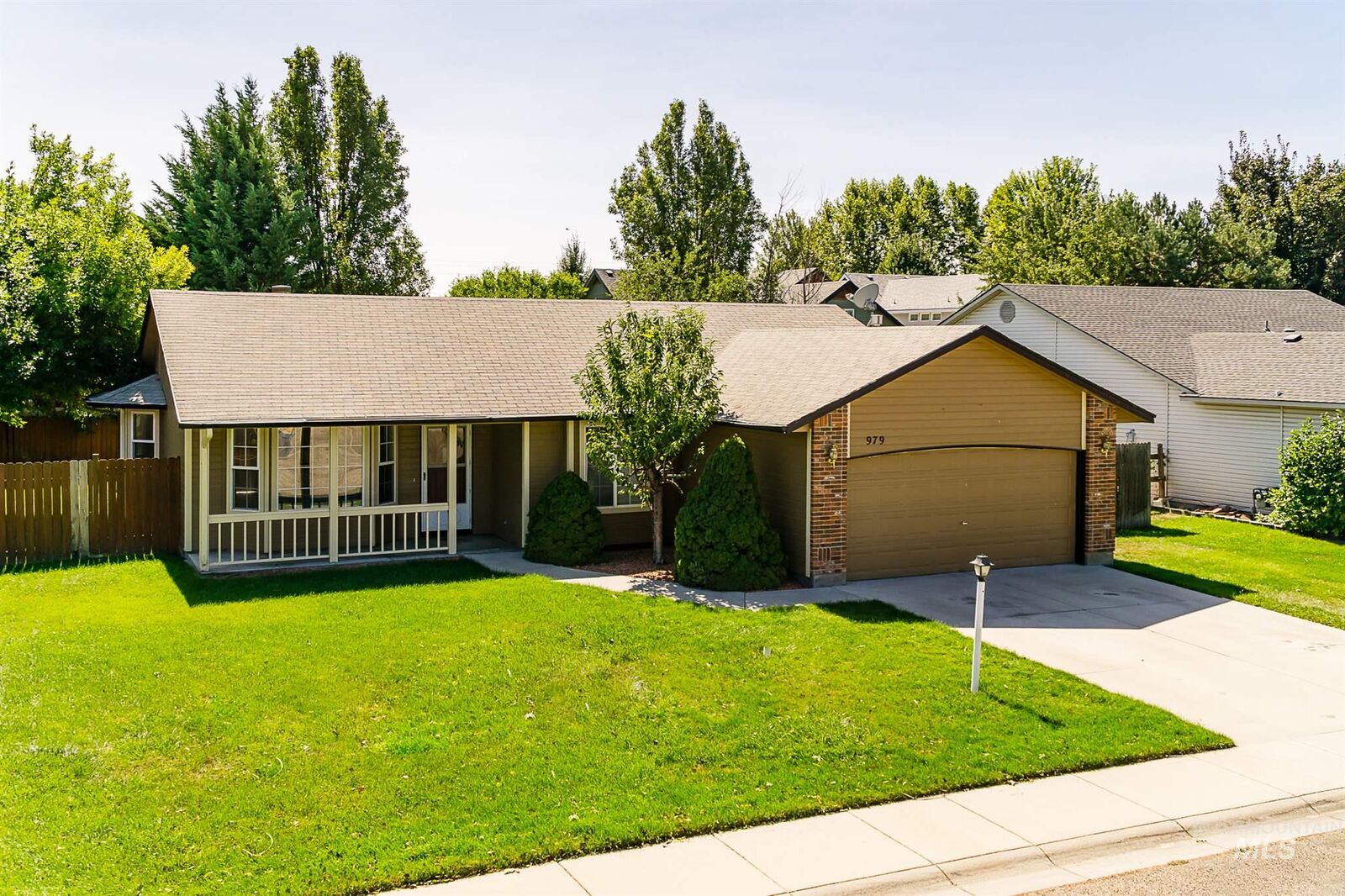 Property Photo:  979 E Spartan St.  ID 83616 