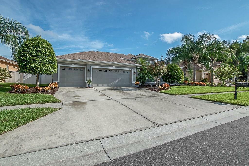 Property Photo:  3014 Lynwood Court  FL 34638 