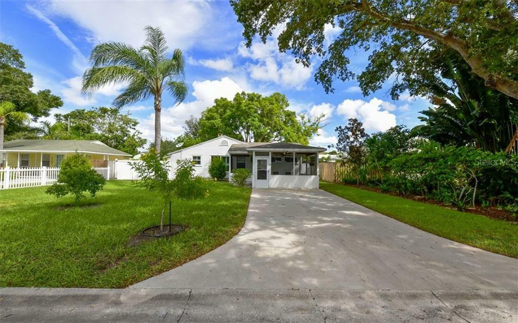 Property Photo:  2119 Orchid Street  FL 34239 