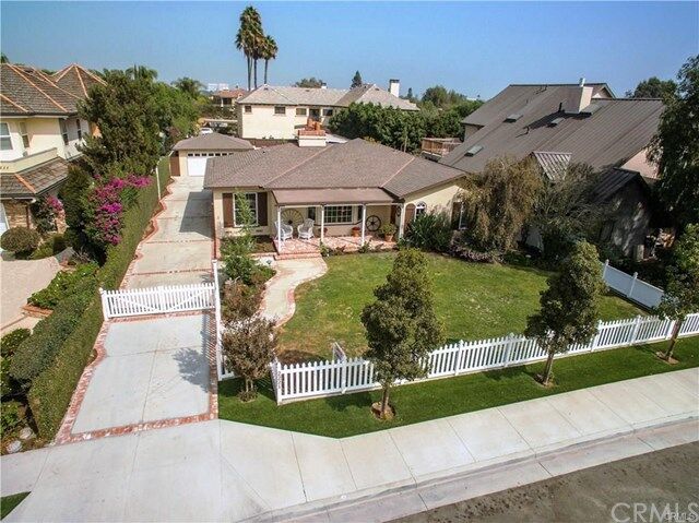 Property Photo:  2221 Mesa Drive  CA 92660 