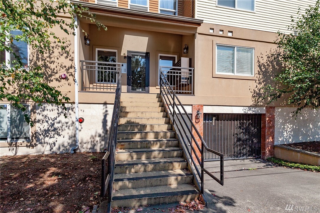 Property Photo: 1154 N 92nd Street 12 WA 98103