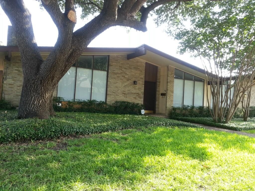 Property Photo: 7070 Briarmeadow Drive TX 75230