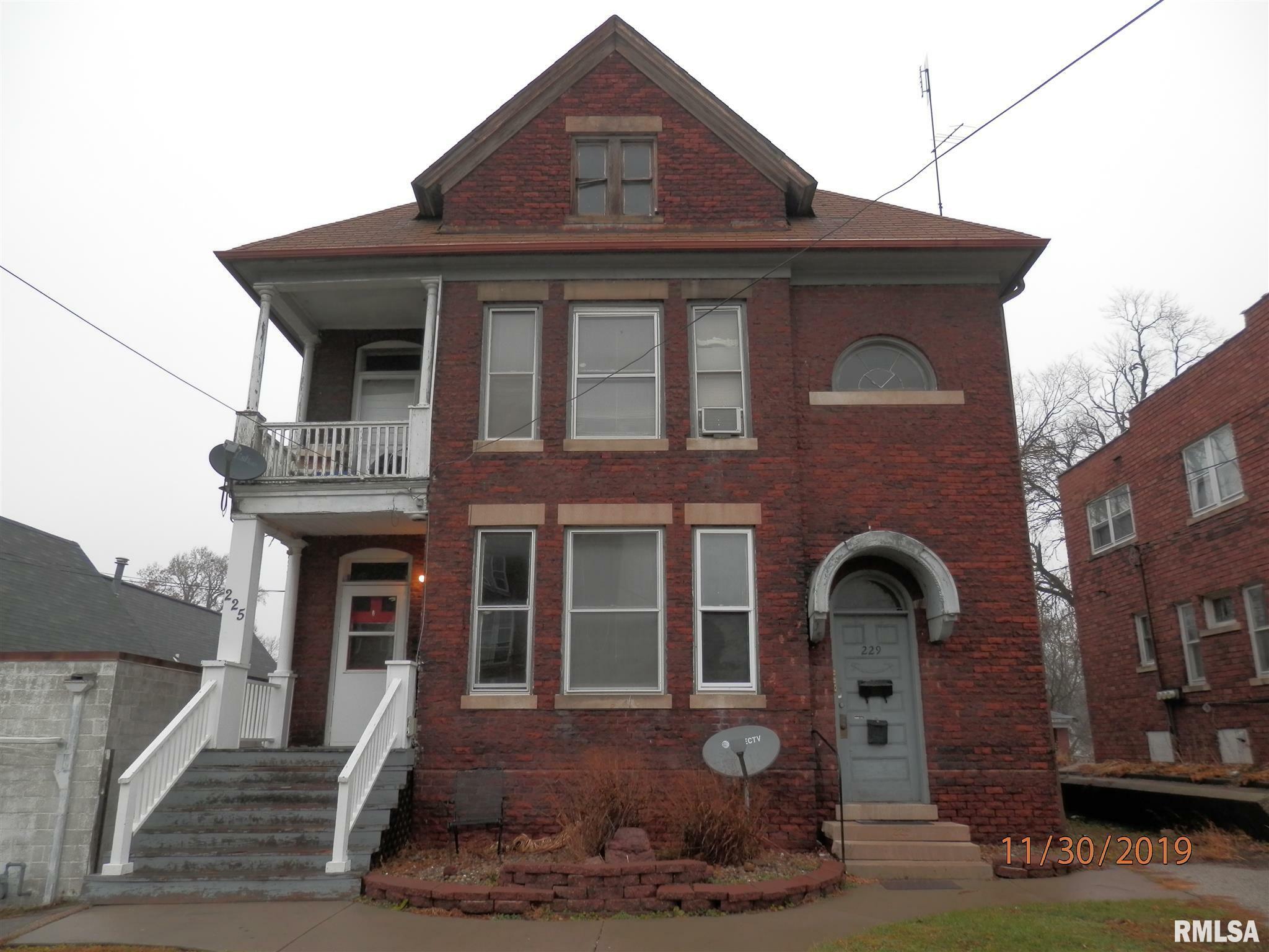 Property Photo: 225-229 E Water IL 61401