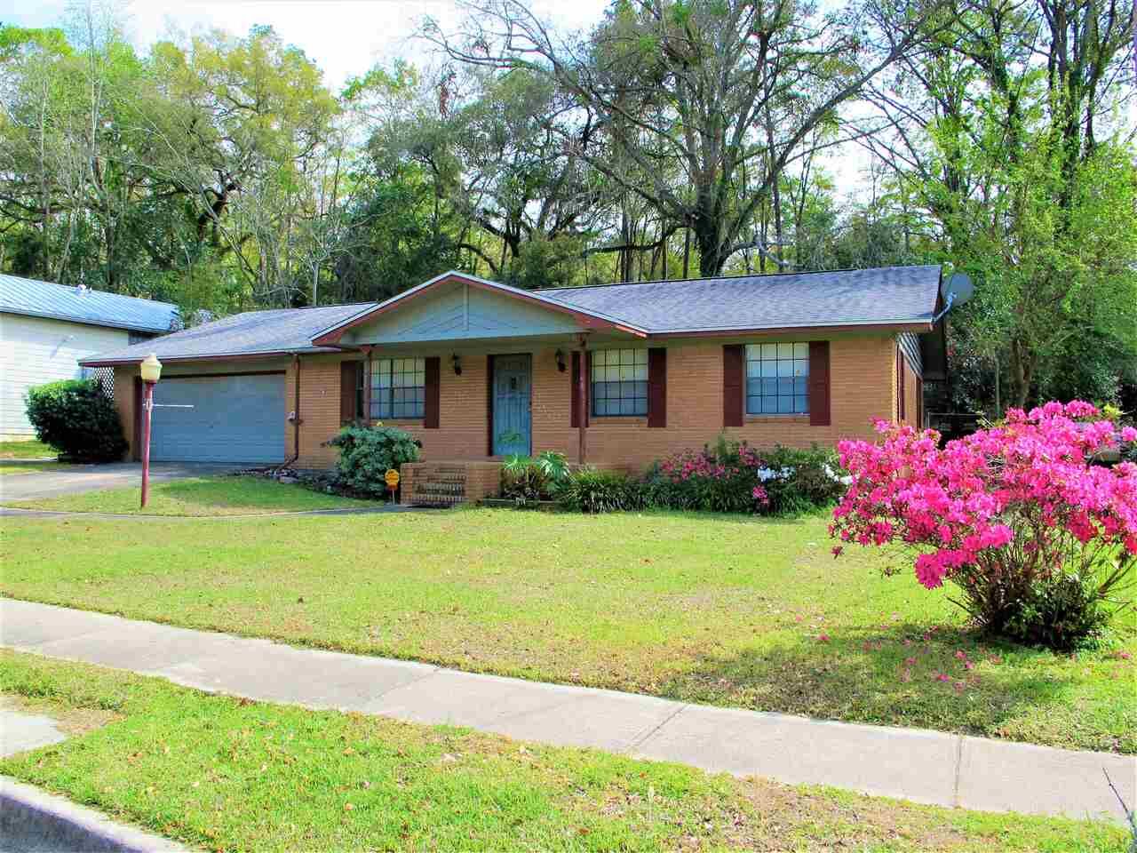 Property Photo: 817 Barrie Ave FL 32303