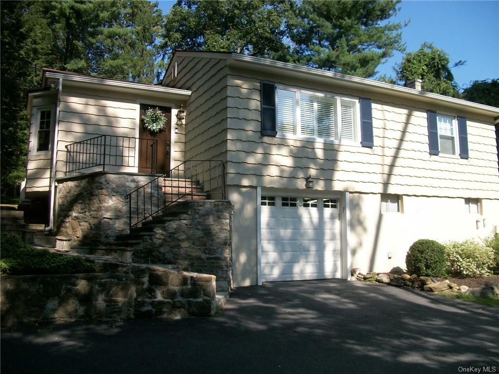 Property Photo:  19 Fox Hill Road  NY 10541 