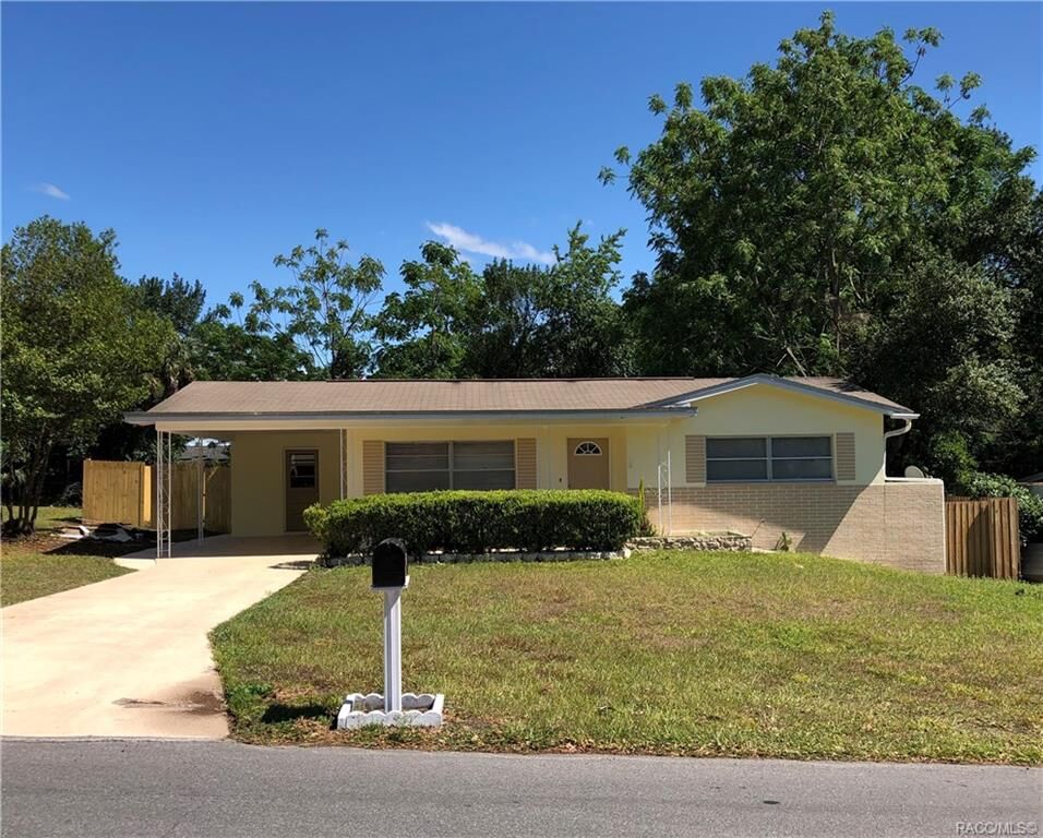 Property Photo: 19 N Harrison Court FL 34465