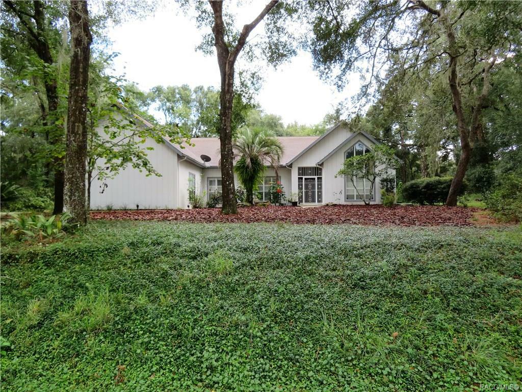 Property Photo:  8550 E Sweetwater Drive  FL 34450 