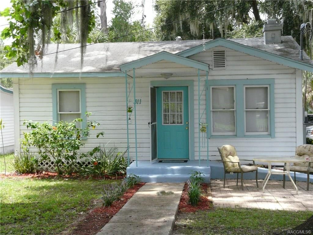 Property Photo: 311 N Citrus Avenue FL 34450