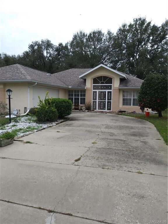Property Photo:  608 W Barrymore Drive  FL 34465 