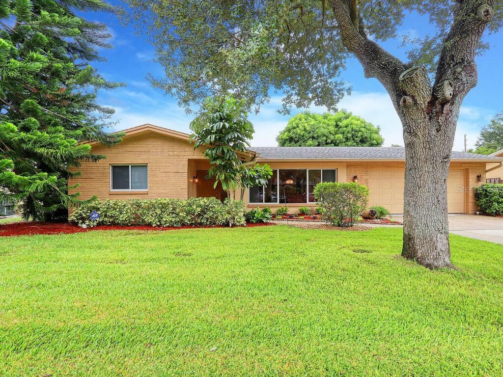 Property Photo:  1164 Overcash Drive  FL 34698 