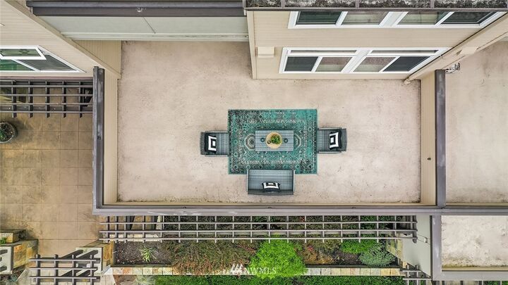 Property Photo:  18  Dravus Street 201  WA 98109 