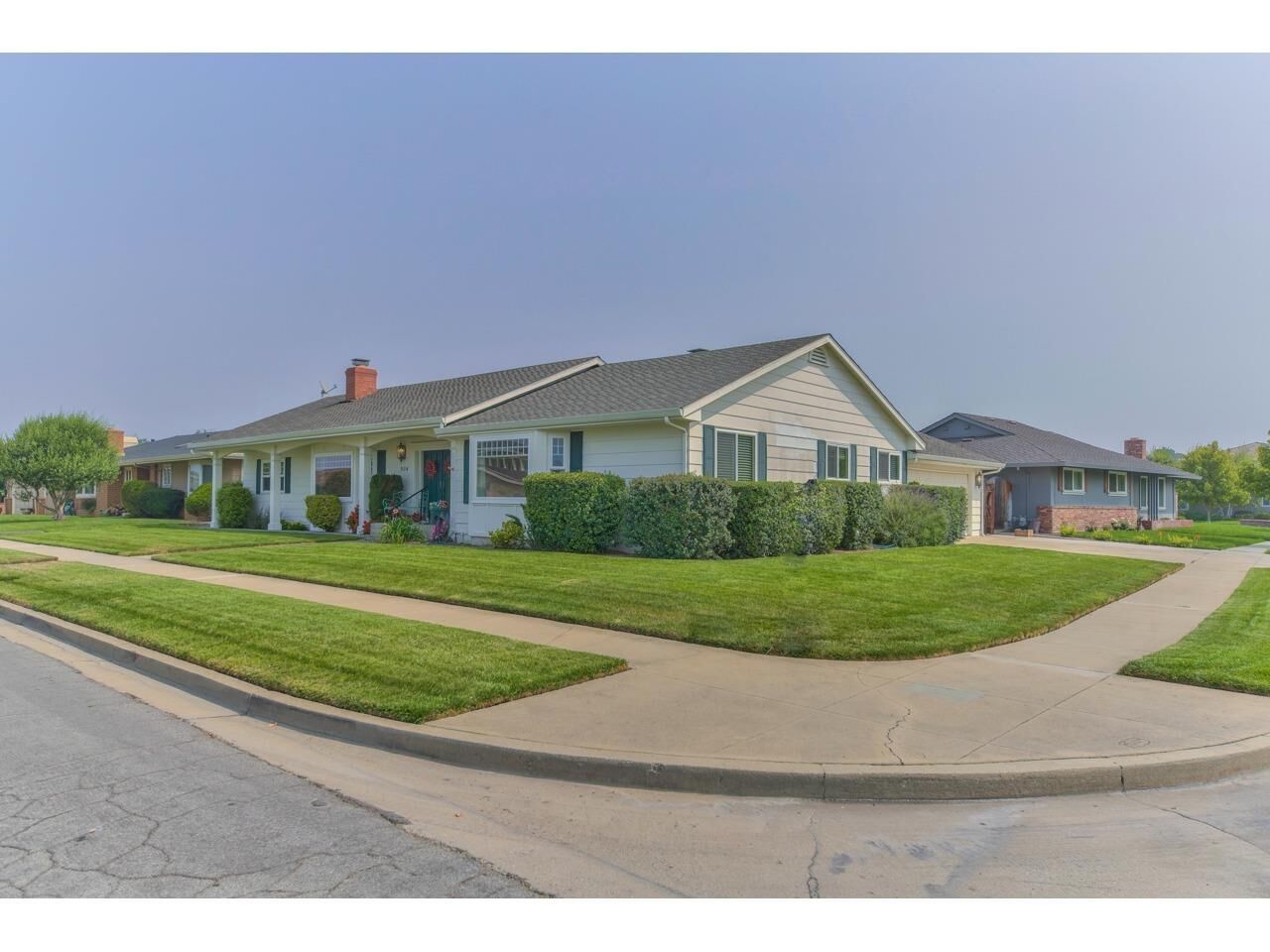 Property Photo: 904 Saint Andrew Court CA 93901