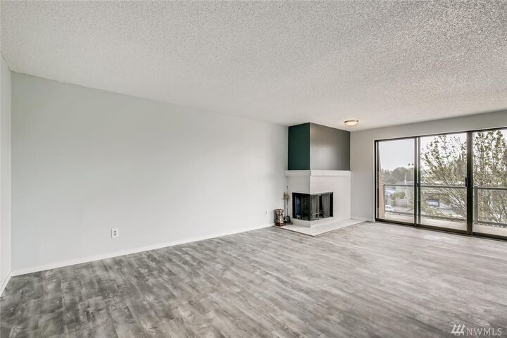 Property Photo:  217 Alder St 203  WA 98020 