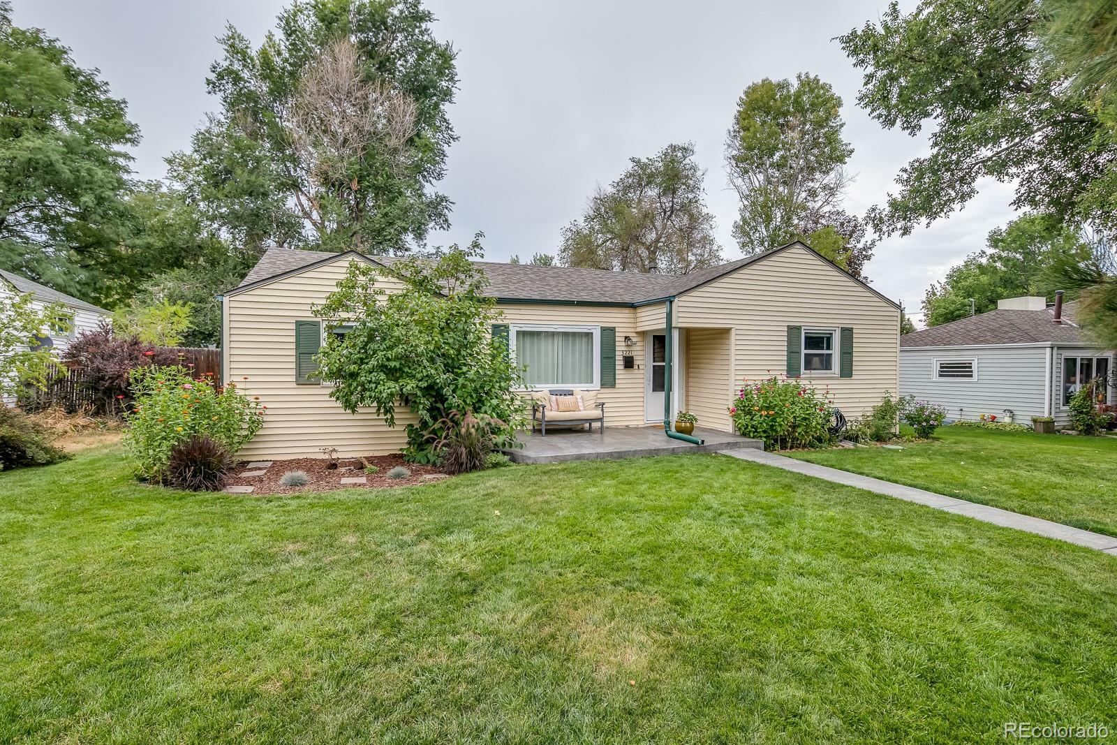 Property Photo: 3221 S Franklin Street CO 80113