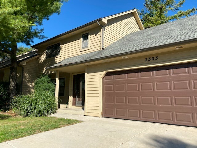 Property Photo: 2303 Robin Lane 2303 IL 60123