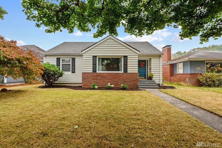 Property Photo: 1408 19th Avenue WA 98632