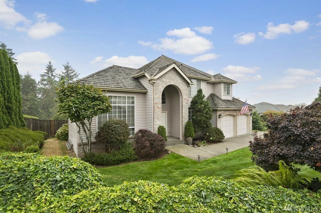 Property Photo: 5212 Ridge Dr NE WA 98422