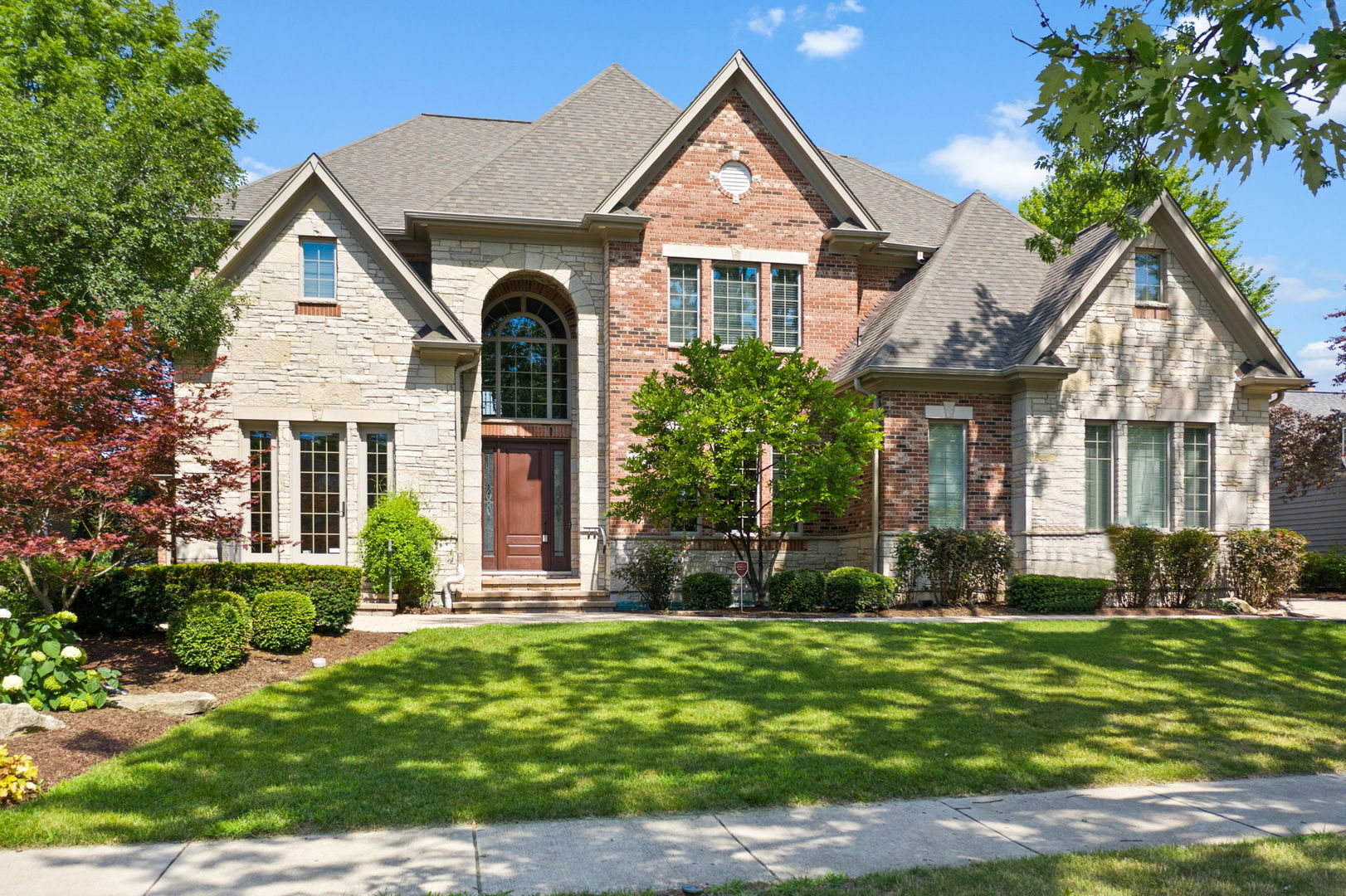 Property Photo: 1129 Summit Hills Lane IL 60563