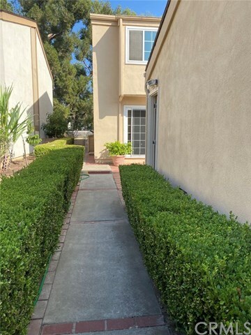 Property Photo:  71 Willow Tree Lane  CA 92612 