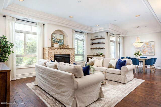 Property Photo: 11582 Moorpark Street Ph4 CA 91602