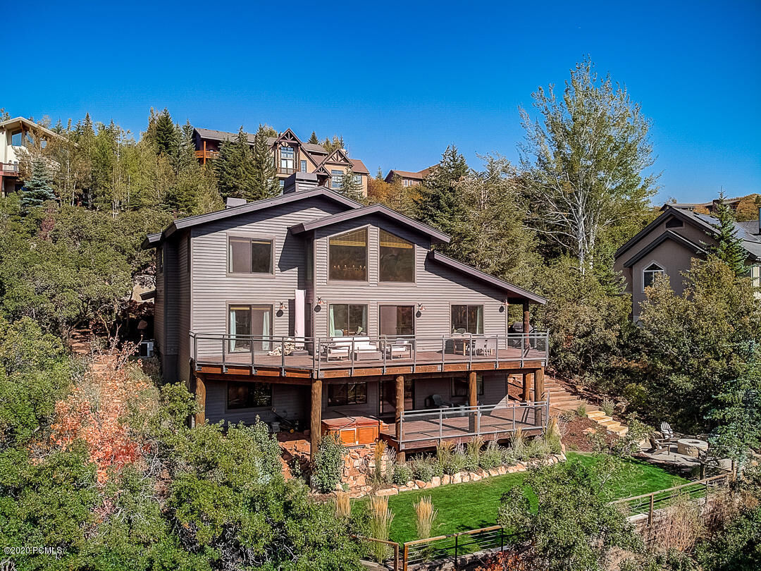 Property Photo: 7562 Tall Oaks Drive UT 84098