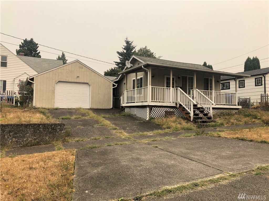 Property Photo: 805 Columbia Street WA 98626