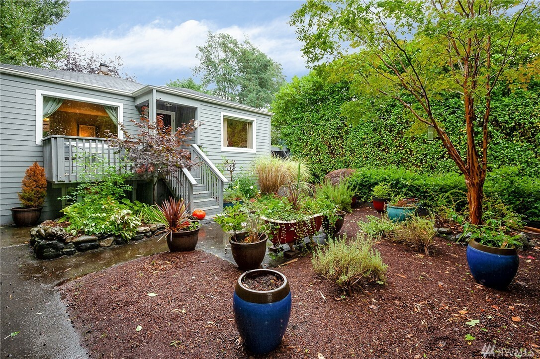 Property Photo:  9518 3rd Ave NW  WA 98117 