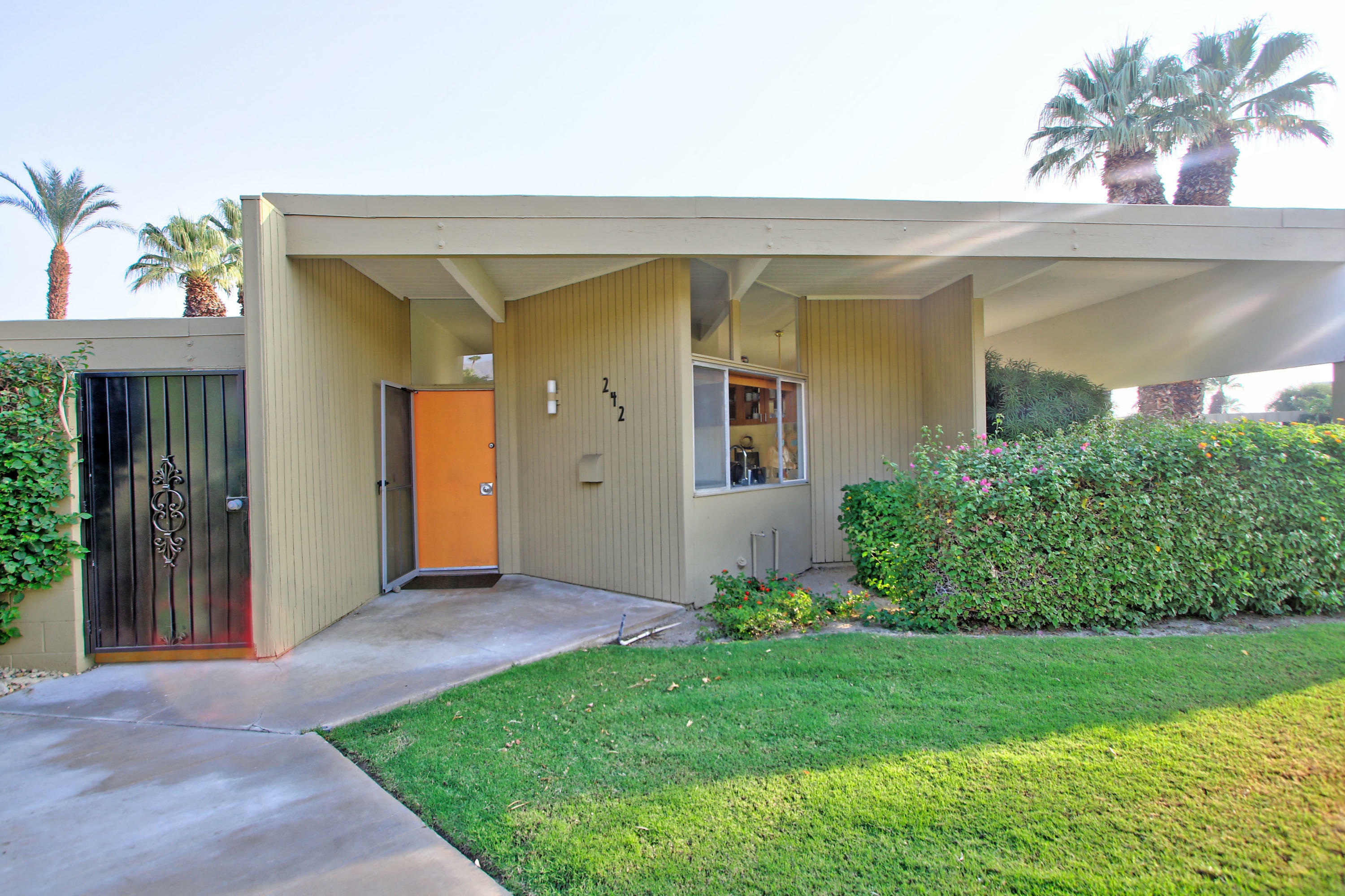 Property Photo:  242 Sandpiper Street  CA 92260 