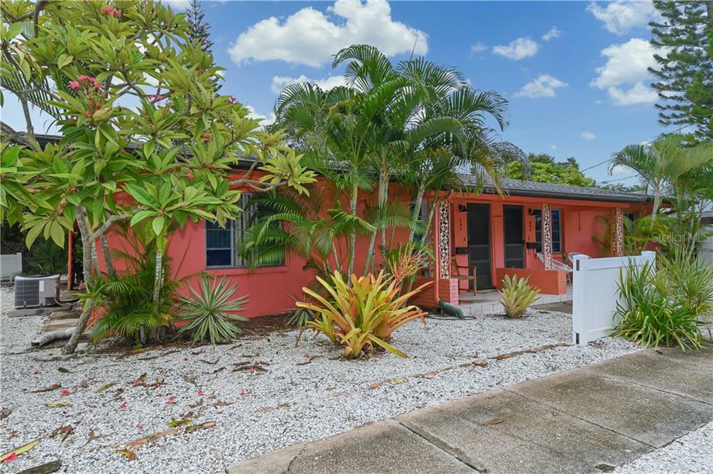 Property Photo:  507 Madison Court  FL 34236 