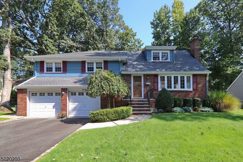 Property Photo:  202 Oak Ln  NJ 07016 