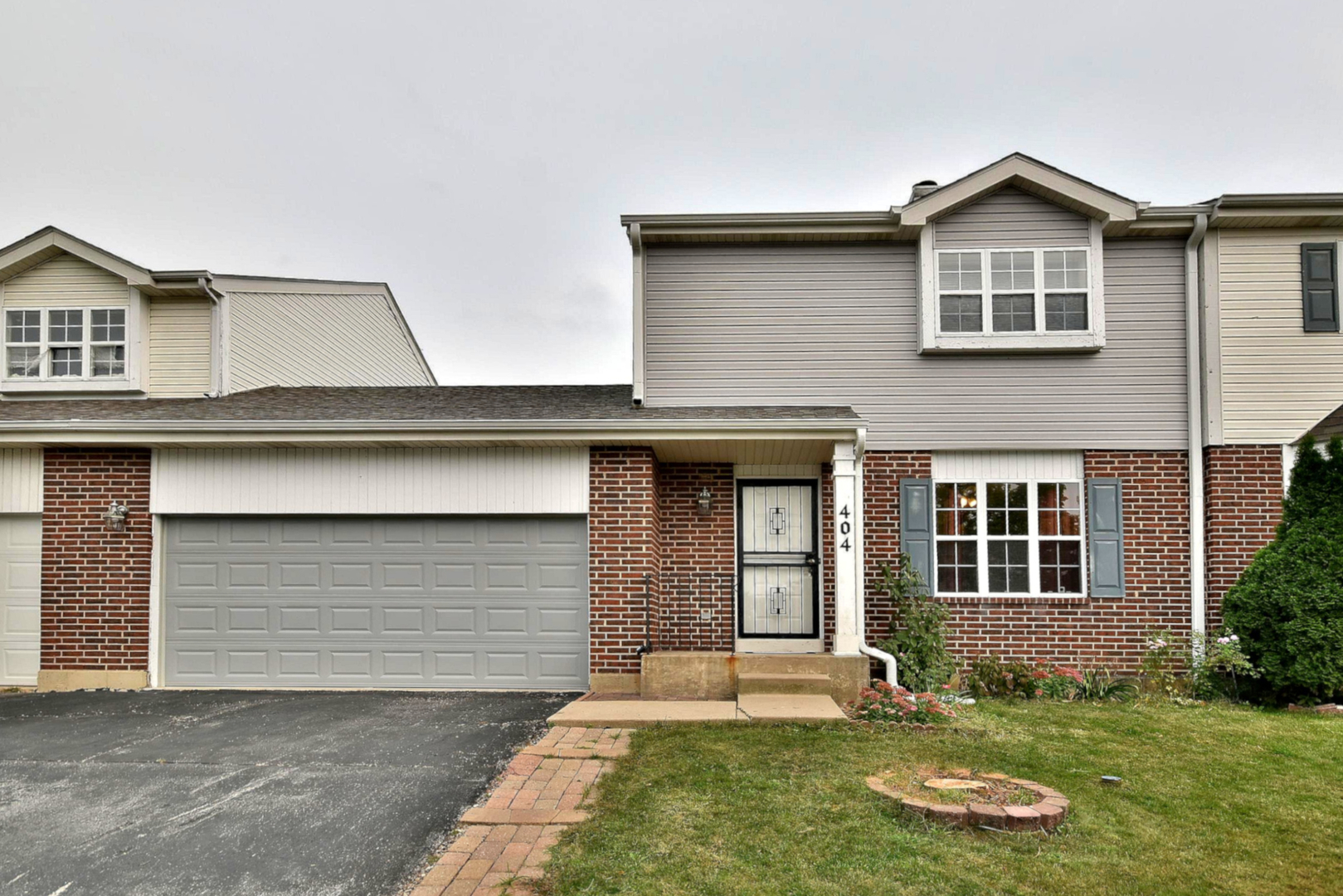 Property Photo:  404 Walden Court  IL 60446 